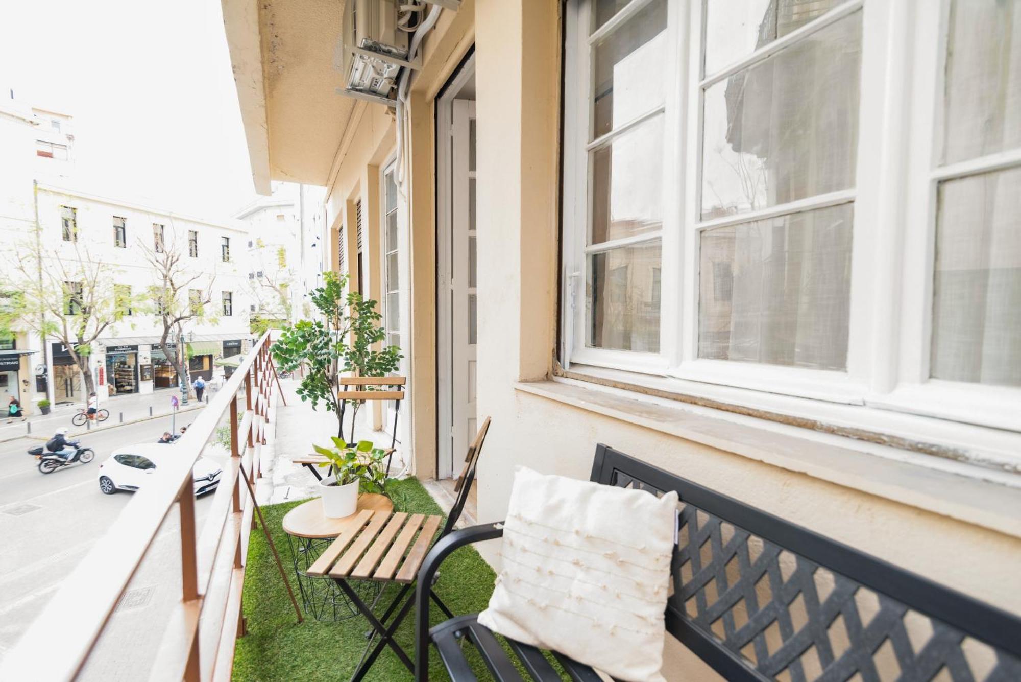 Central Monastiraki Urban Experience Atenas Exterior foto